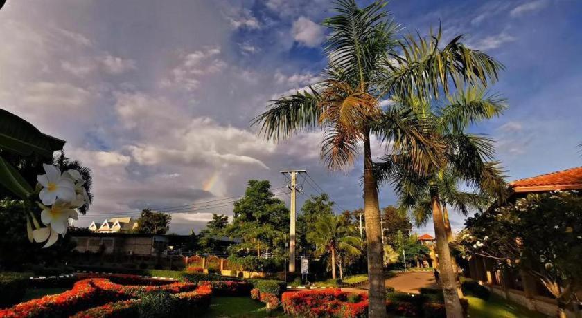 Dork Jumpa Hotel Vientiane Exterior foto